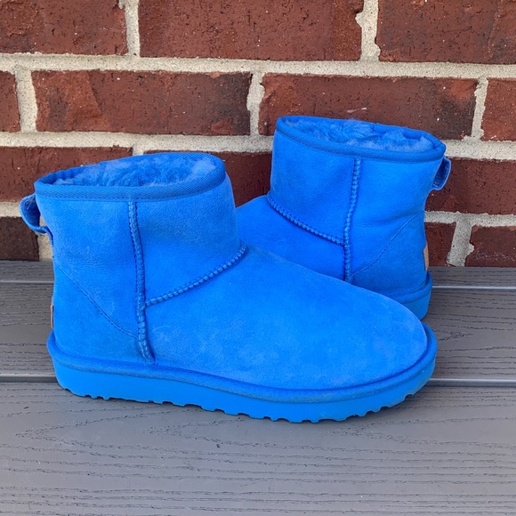UGG Classic Mini Shearling Lined Boots - Picture 9 of 11